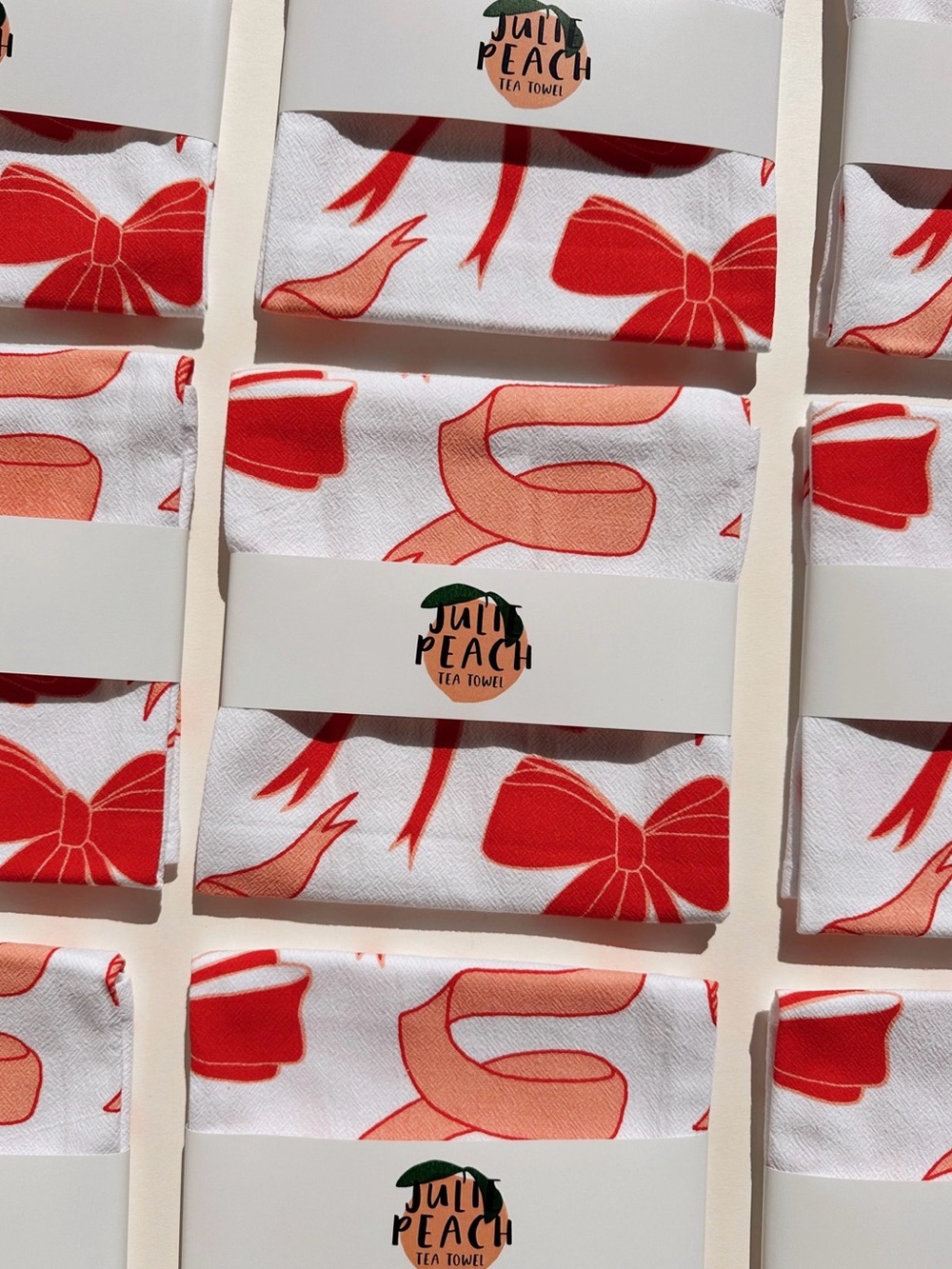 BOWS ON WHITE TEA TOWEL by JULIE PEACH, 100% Cotton, Great Gift! 🎀